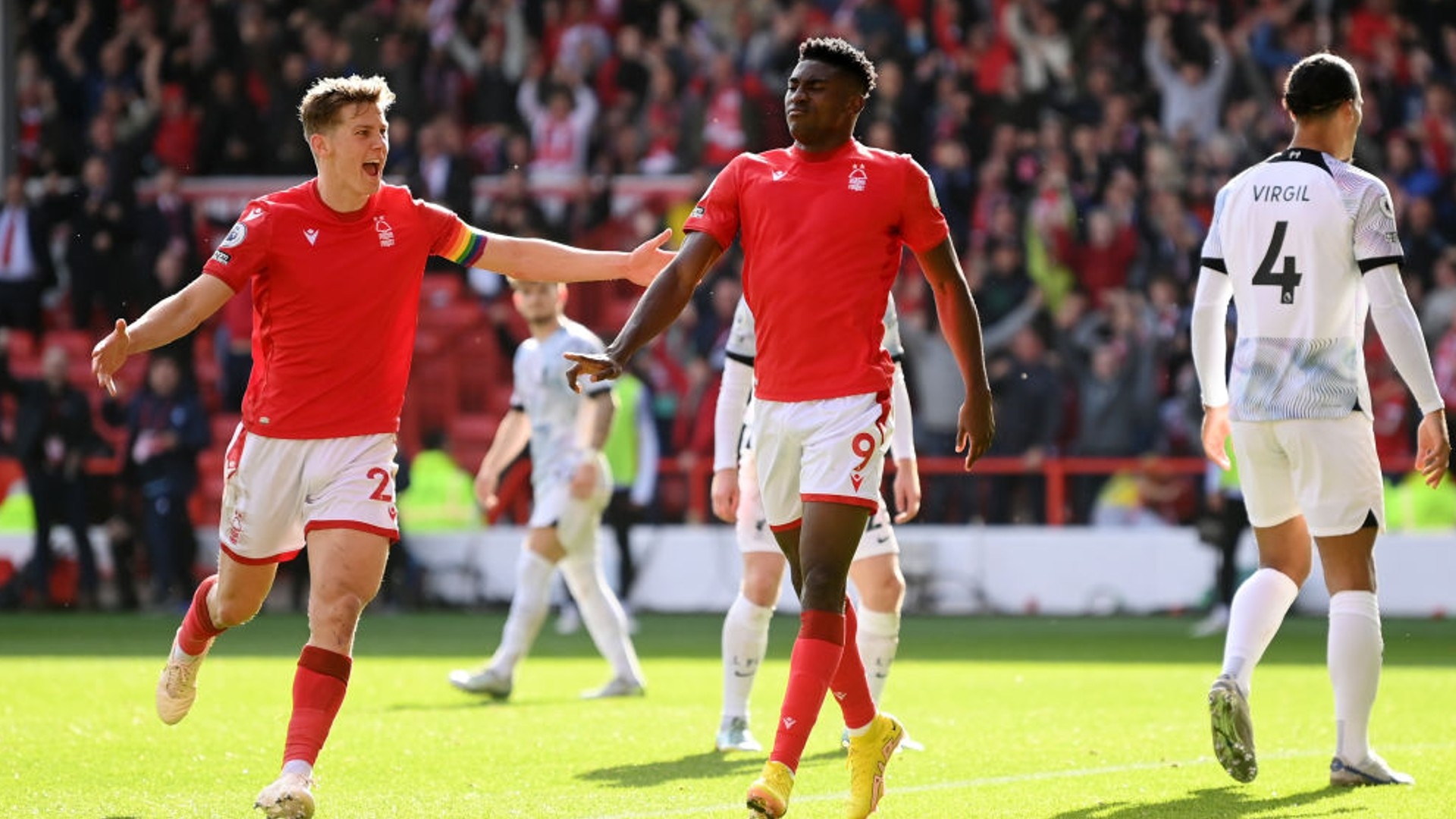 英超转会窗最后的疯狂：利物浦再破引援纪录，曼市双雄一起买门